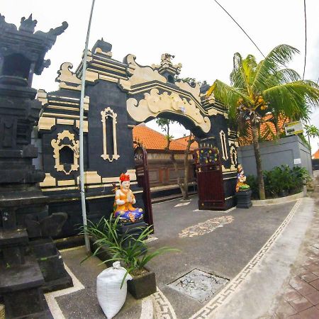 Putu Guest House Canggu Buitenkant foto