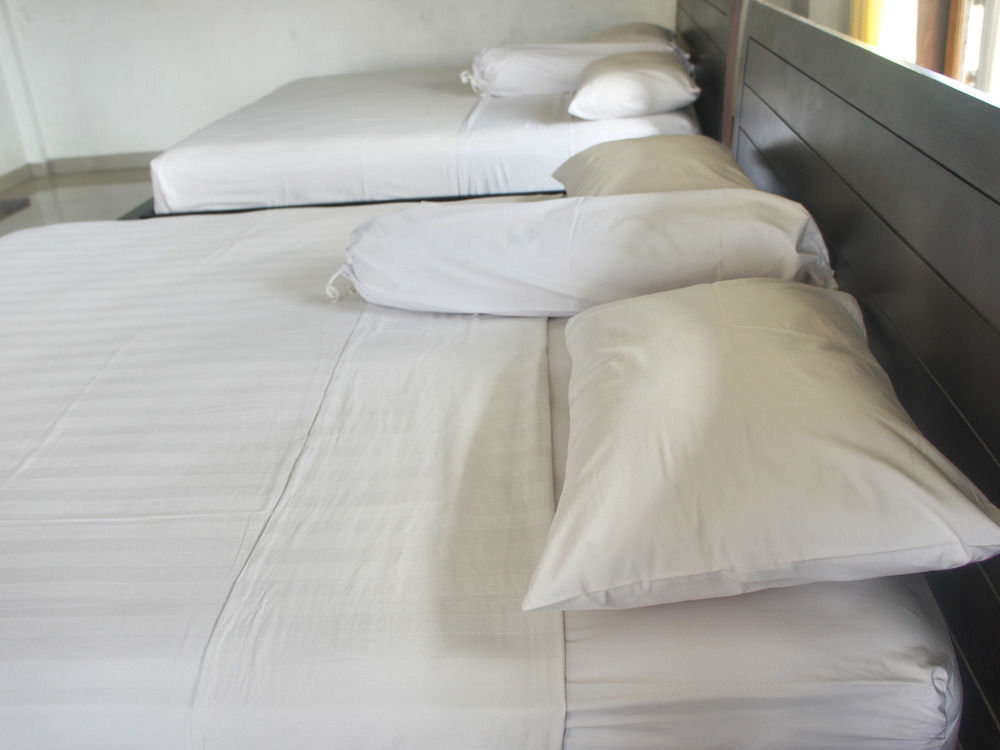 Putu Guest House Canggu Buitenkant foto