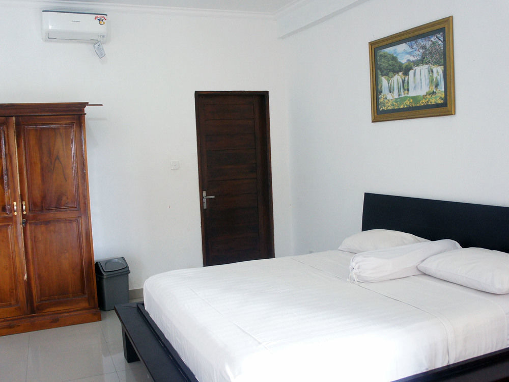 Putu Guest House Canggu Buitenkant foto