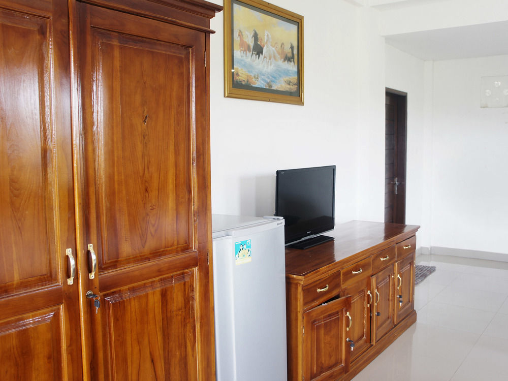 Putu Guest House Canggu Buitenkant foto