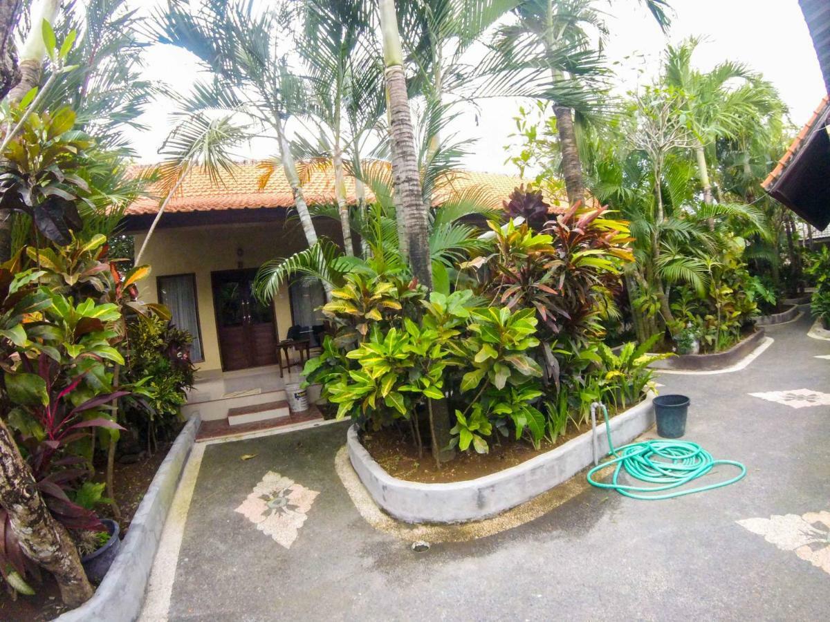 Putu Guest House Canggu Buitenkant foto
