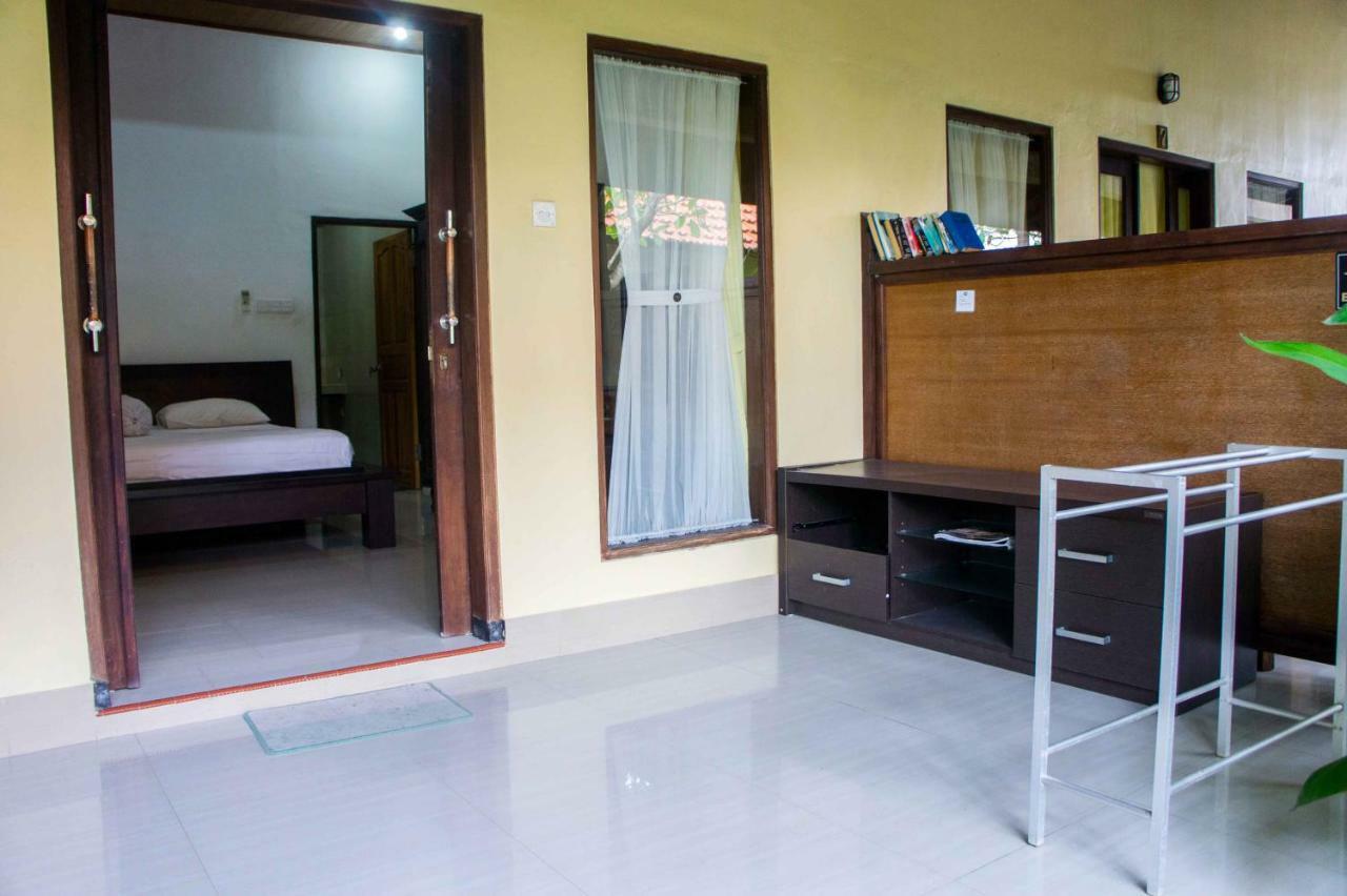 Putu Guest House Canggu Buitenkant foto